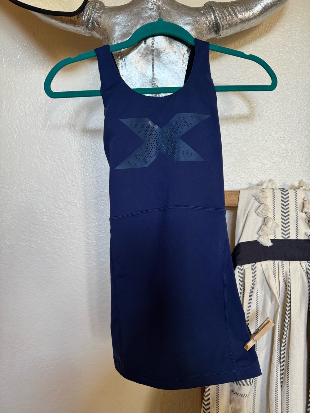 2XU Navy Racerback Performance Tank - Picture 2 of 8